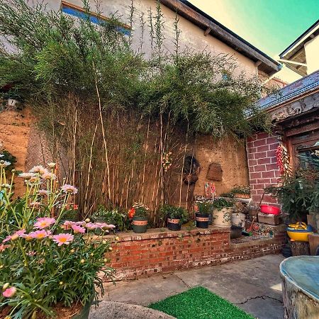 Tavern Hostel仁和客栈 Шангри-Ла Экстерьер фото