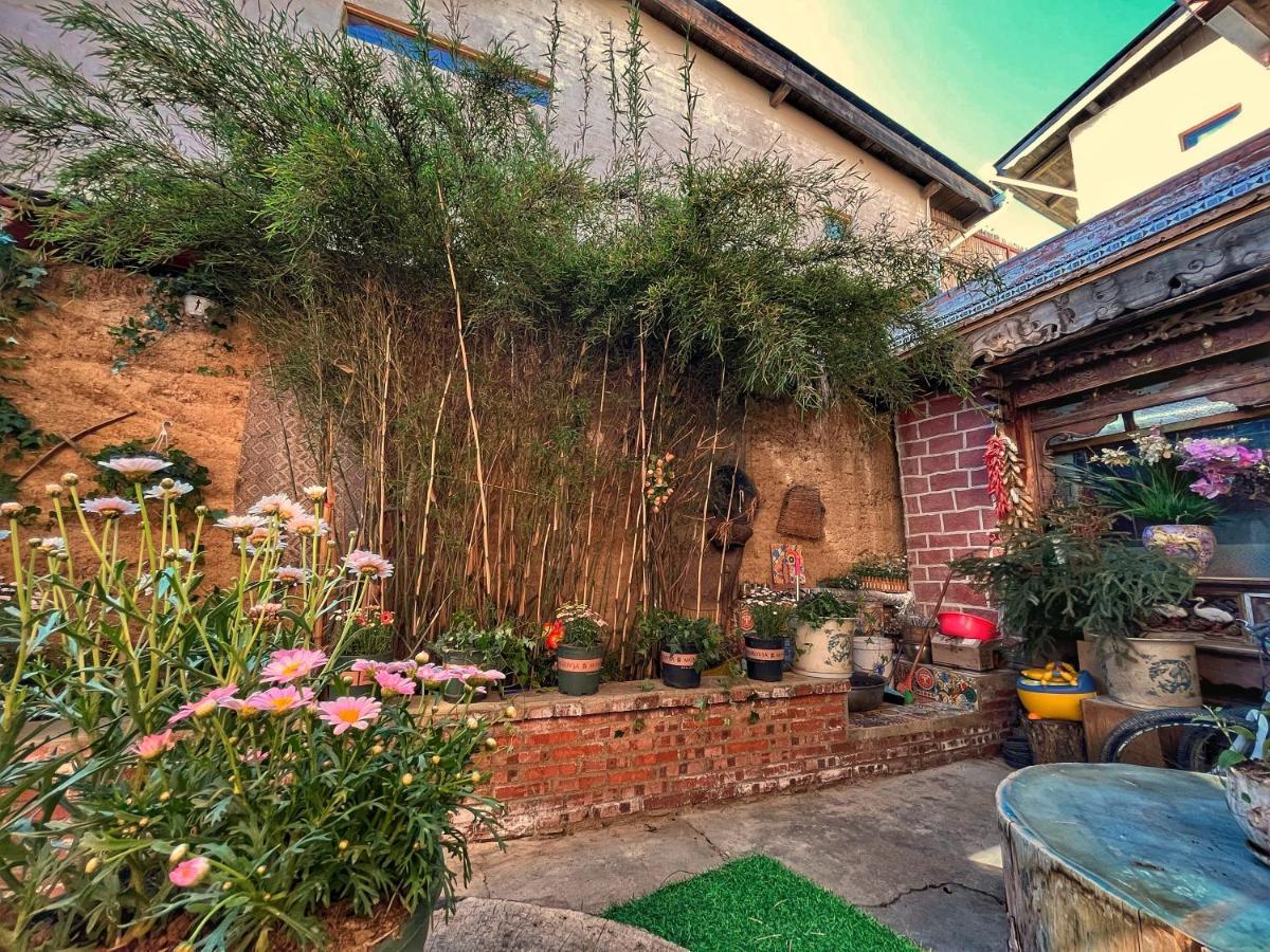 Tavern Hostel仁和客栈 Шангри-Ла Экстерьер фото