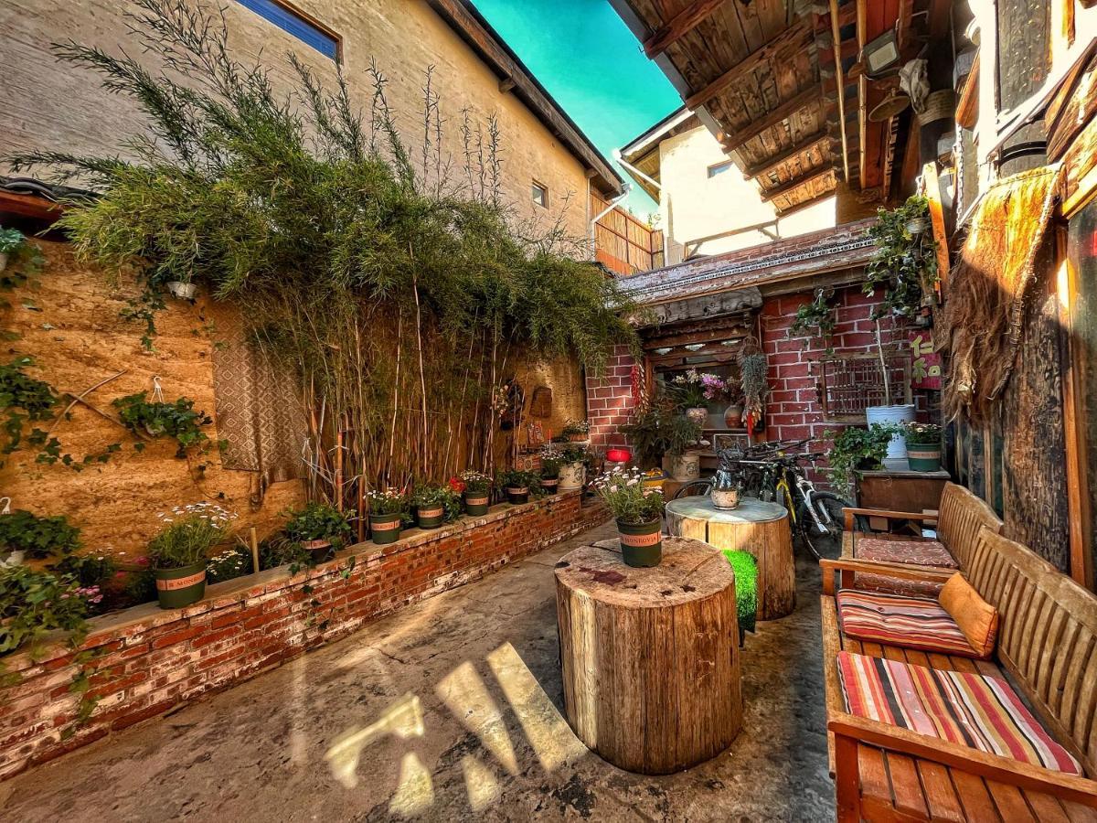 Tavern Hostel仁和客栈 Шангри-Ла Экстерьер фото