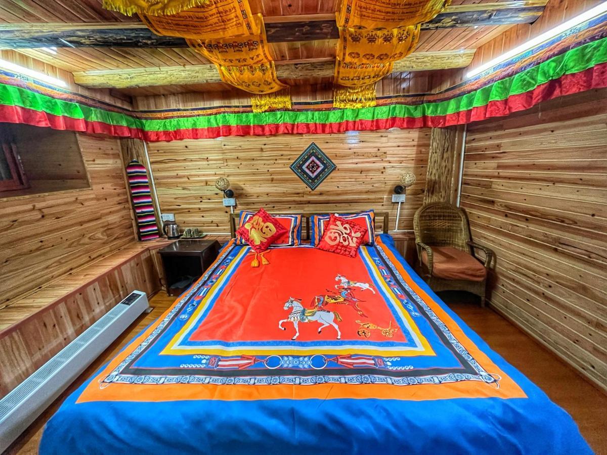 Tavern Hostel仁和客栈 Шангри-Ла Экстерьер фото