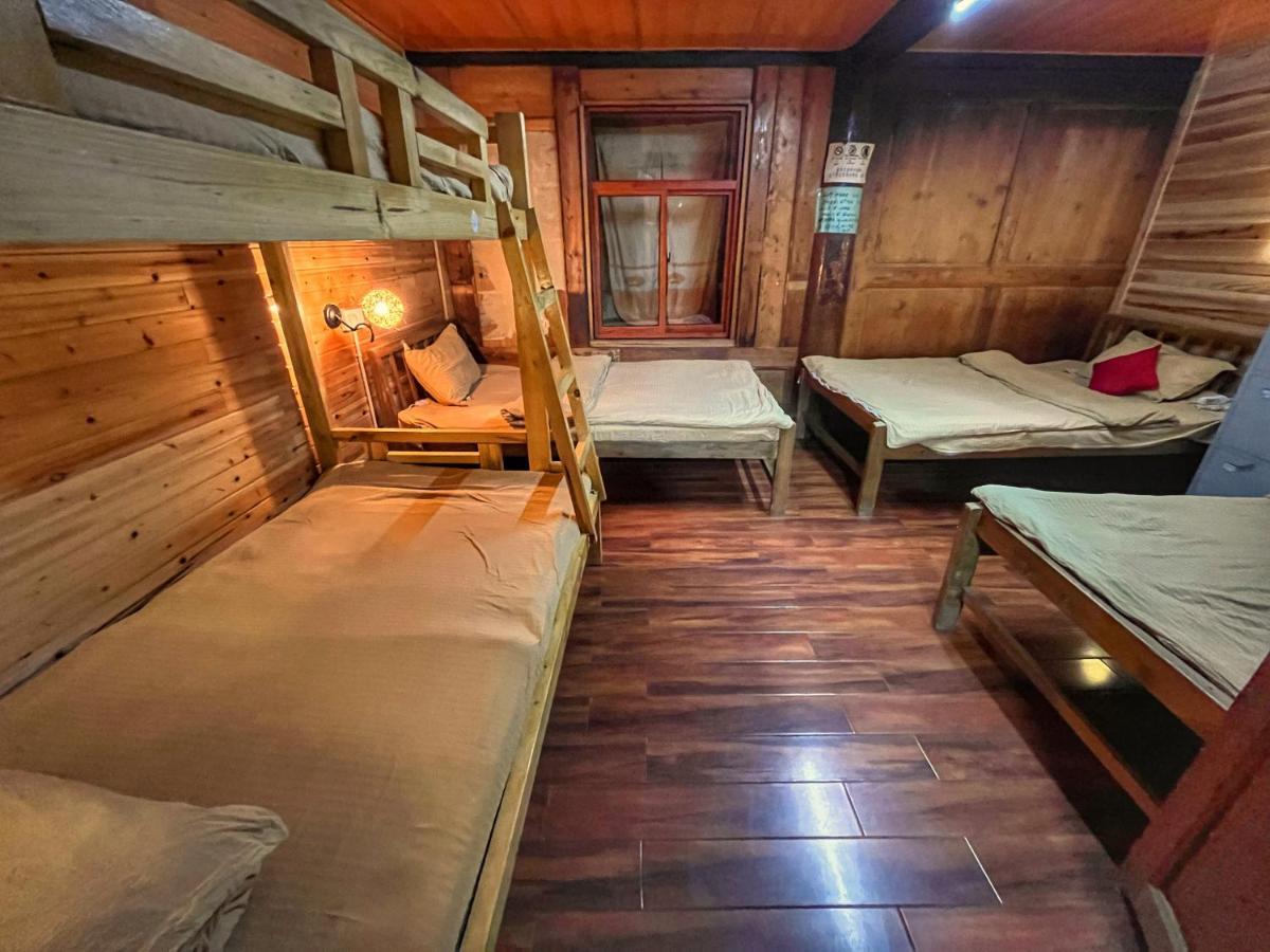 Tavern Hostel仁和客栈 Шангри-Ла Экстерьер фото